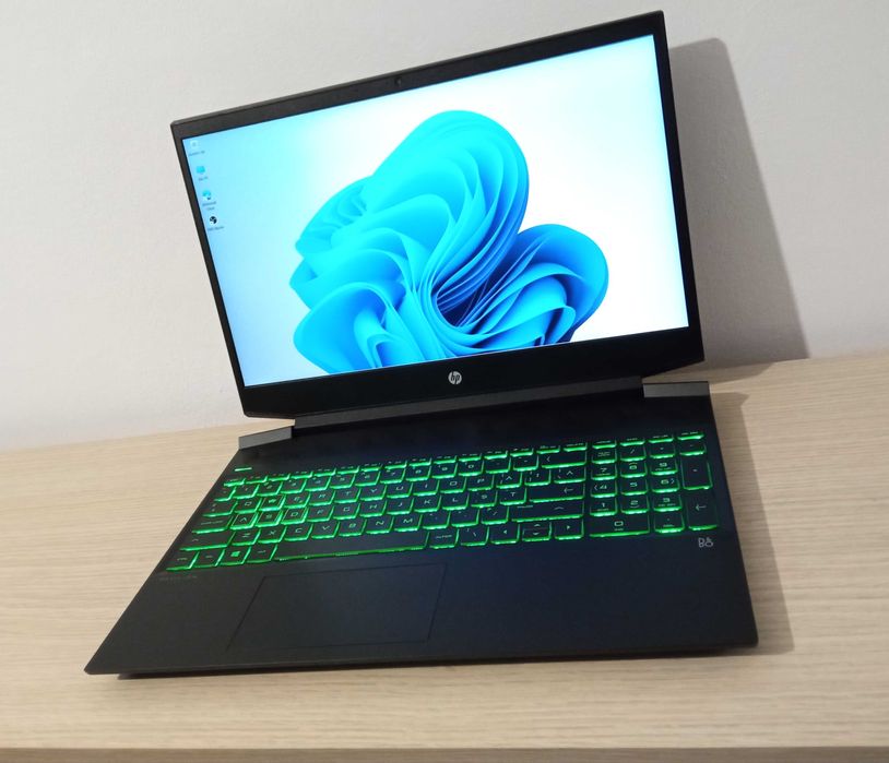 Laptop RTX 3050 TI TITANIUM GAMING EXTREM 144Hz RATA REFRESH ecran 15.6 inch nvme SSD placa video dedicata NVIDIA RTX TI 2 placi video