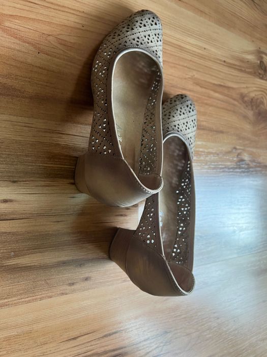 Продавам дамски обувки