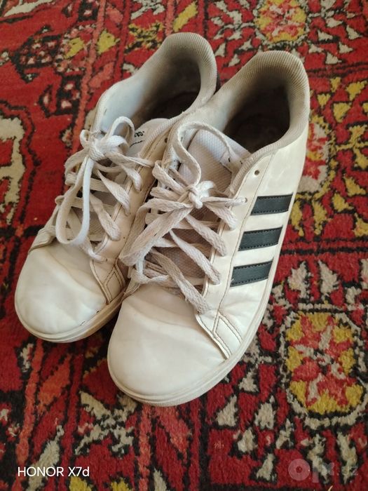 Adidas kanpaniyasidan chiqgan razmeri 37-38  y