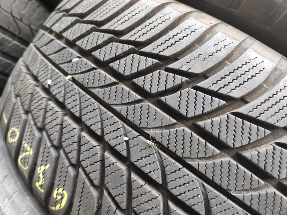 4бр Зимни гуми 225 50 17 - Bridgestone - DOT 2022