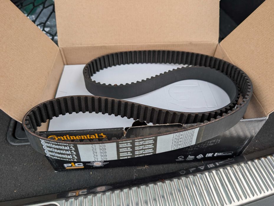 Комплект ремък CONTITECH за 1.8Т 20v с хидравлична обтяжна ролка (оригинална)