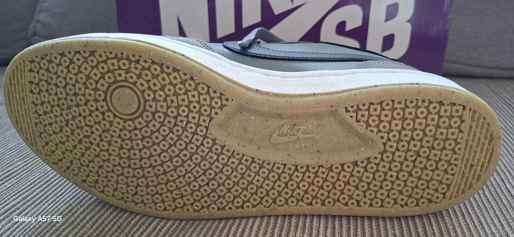 Нови маратонки NIKE