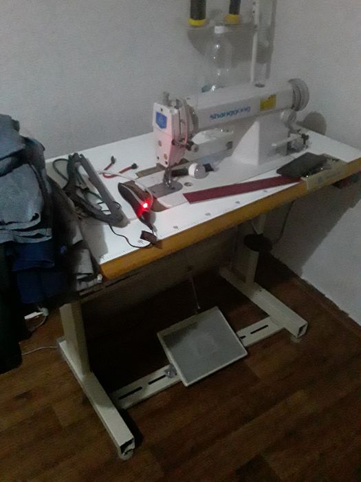 Продам швейную машинку