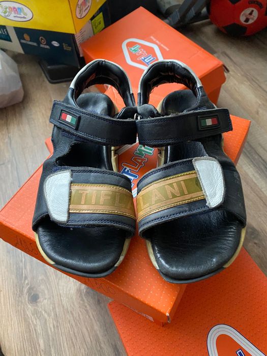 Продам детскую обувь