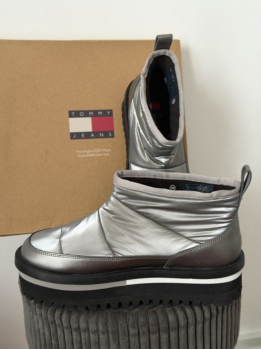 Ghete iarna Tommy Hilfiger noi marimea 39 Dama argintii gri