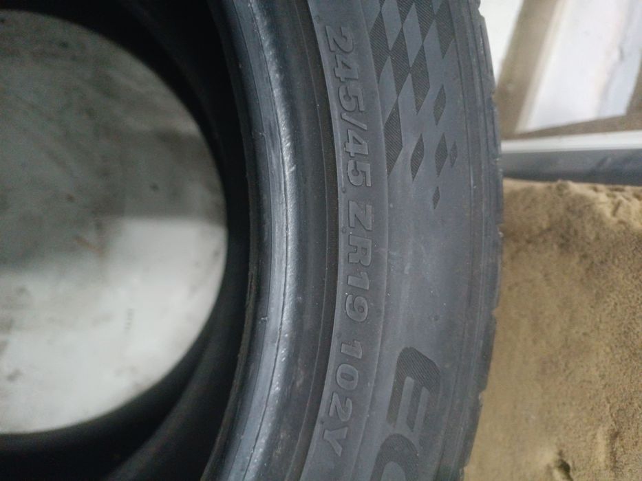 245/45/19 летни в перфектно състояние