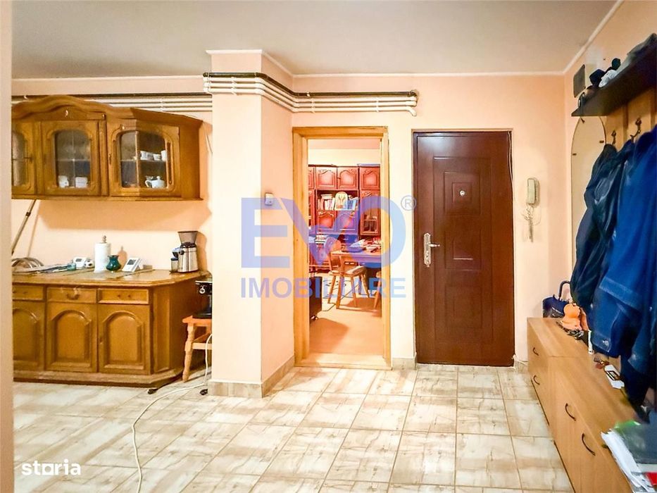 Apartament 3 camere, decomandat, etaj 1, de vanzare in zona Nicolina 2