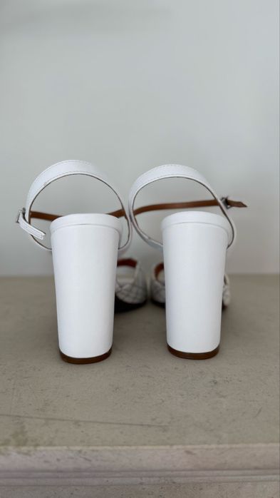 Чисто Нови обувки