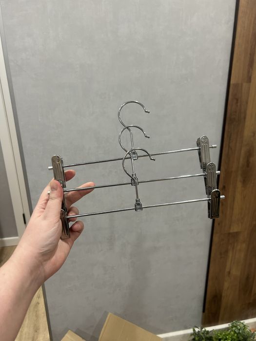 Продам коробку вешалок