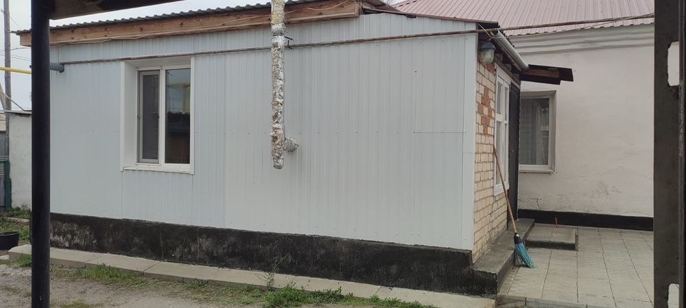 Продаётся квартира дом на два хозяина.