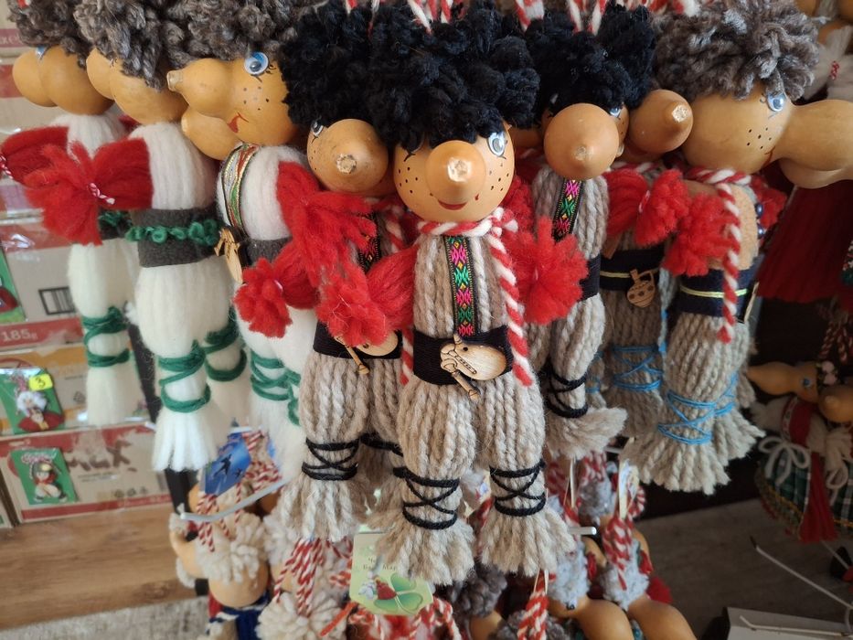 Мартеници с кратунки и вълна