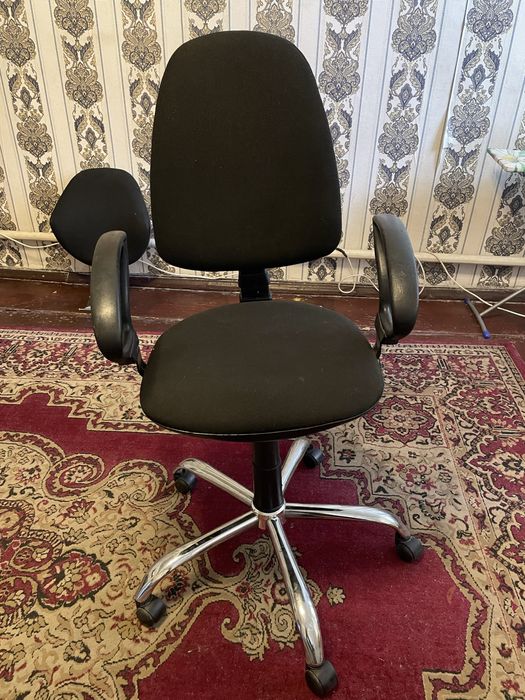 Продам кресло офисное