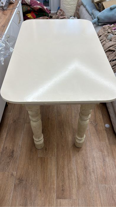 Стол для кухни..