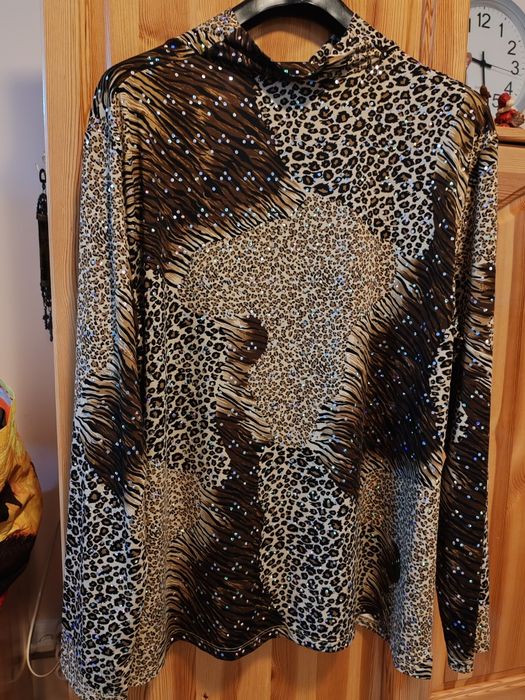 Лъскава и тигрова блуза