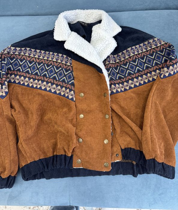 Продам бомбер  не теплая