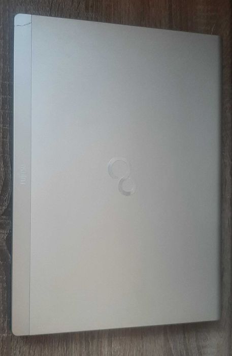 ноутбук  Fujitsu LifeBook UH552