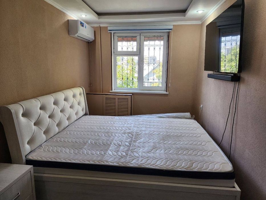 Метро Буюк ипак йули,  Максим Горький