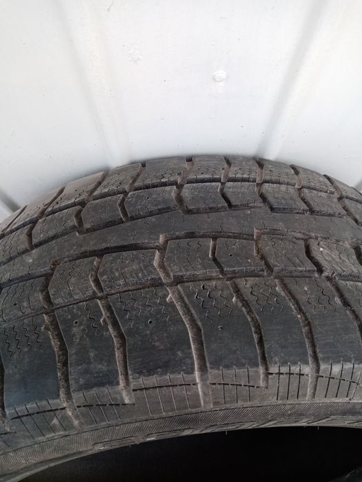 Зимна гума 255/55 R18