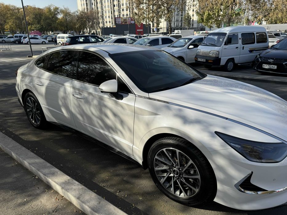 Продаю Hyundai Sonata 2.5 DN8 2020 год Рестайлинг Full 5 позиция.