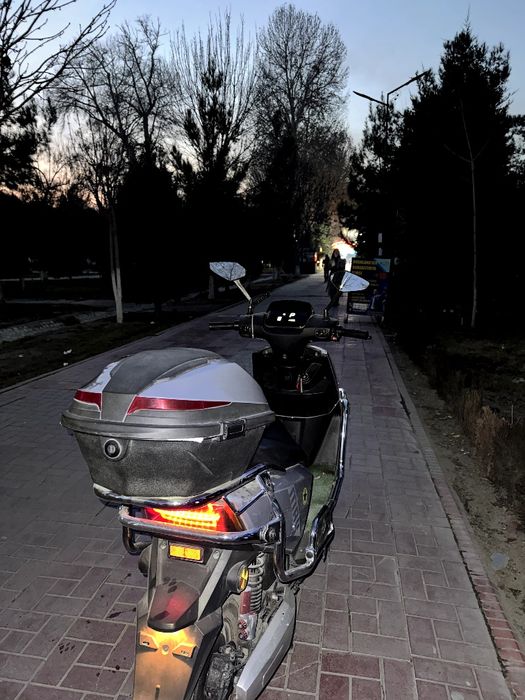 Elektr skuter 6talik 4 ta skorost xolati yaxshi