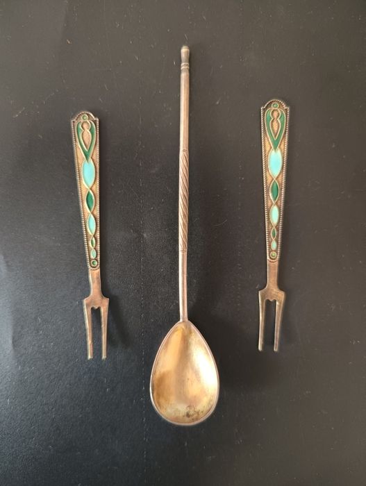 Продаëтся Набор Серебрянных ложки и вилок.