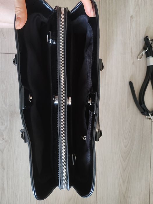 Vând poșetă Stradivarius noua