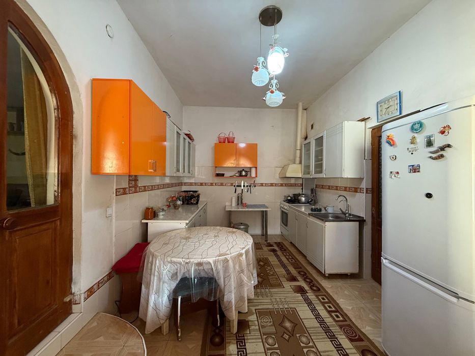 Rublyovkadan 6 sotiqli hovli sotiladi