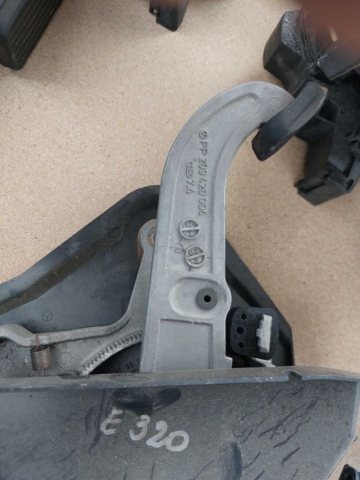 Педал ръчна спирачка Мерцедес W211 W203