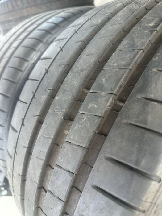 255/30/21-Michelin