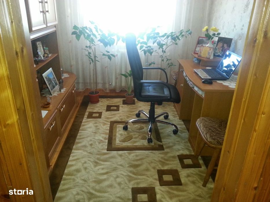 Casă cu 6 camere, garaj și mansardă utilă