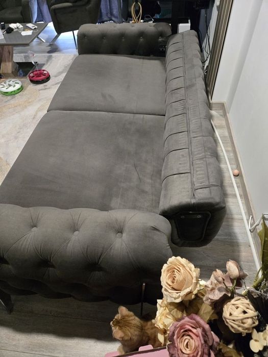 Vând Canapea Extensibilă Chesterfield