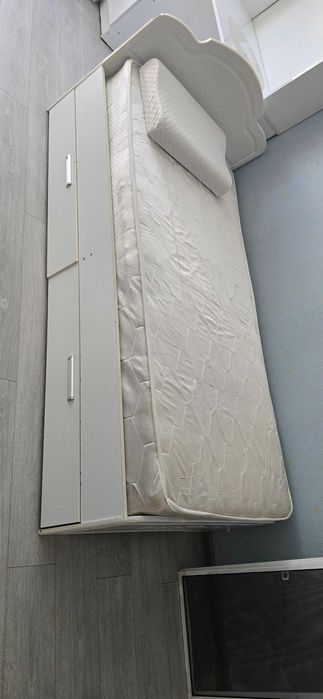 Продам диван, стулья