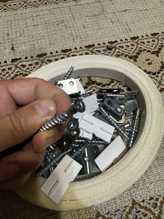 Крепежные элементы продам