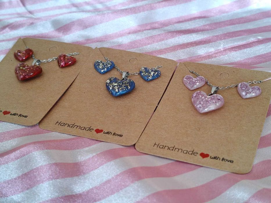 Set din rasina unic handmade ( lantisor cu pandantiv + cercei )