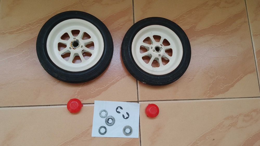 Колела за количка,помощни колела или детска триколка.