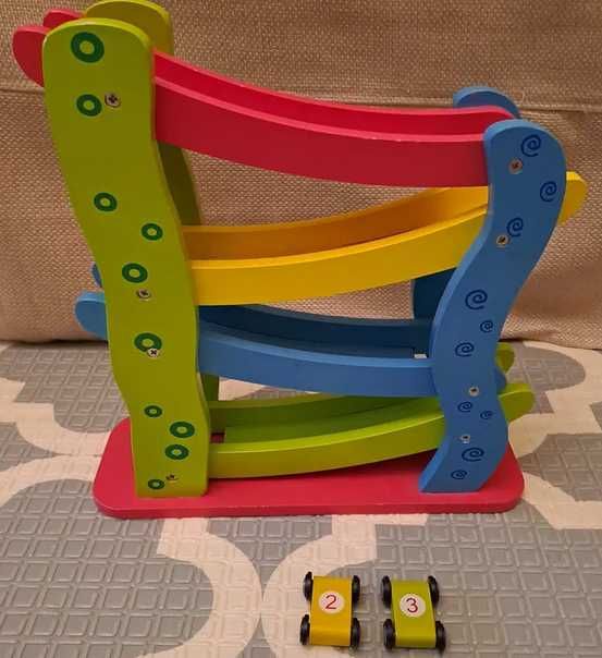 Traseu si masinute din lemn