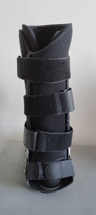 Ортеза/ботуш за обездвижване на счупен/опериран крак.