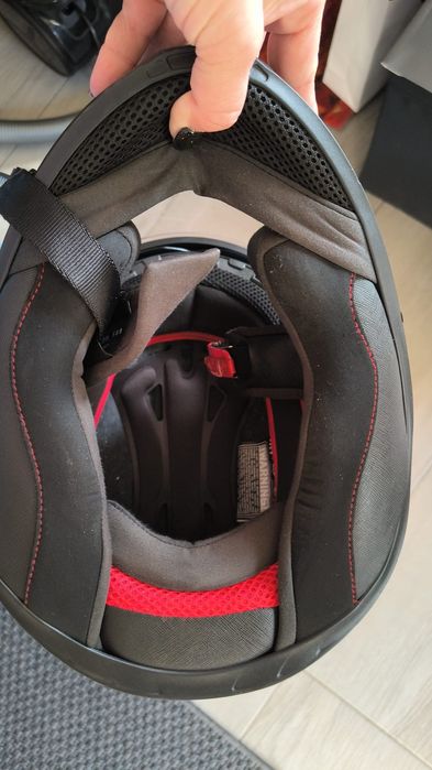 Vând cască MT Helmet Thunder 3