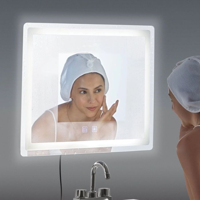 Огледало за баня с Трицветна LED подсветка и Функция против запотяване