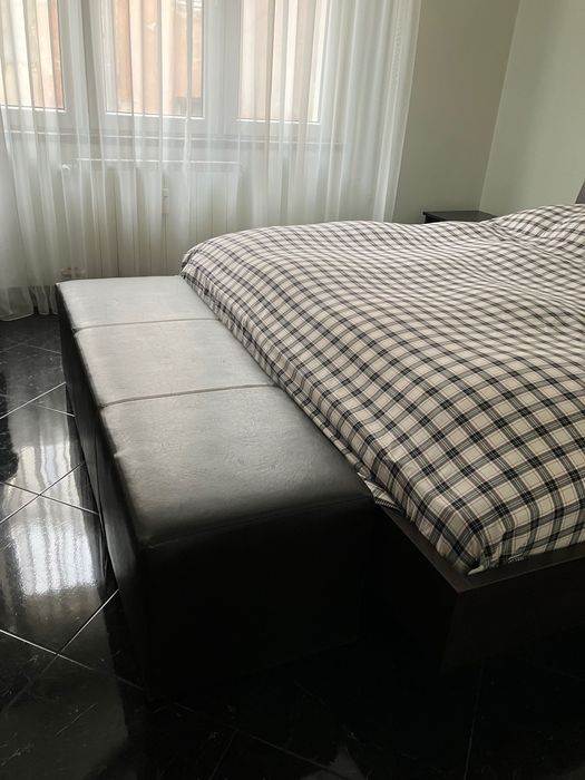 Спалня с нощни шкафчета