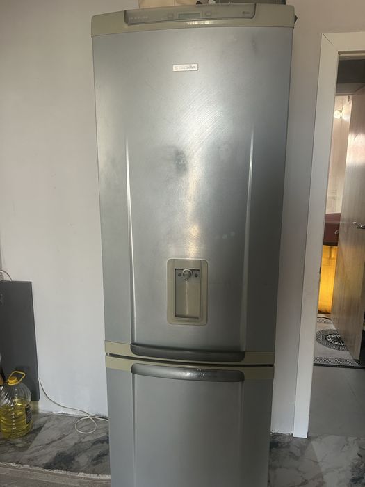 Холодильник ELECTROLUX