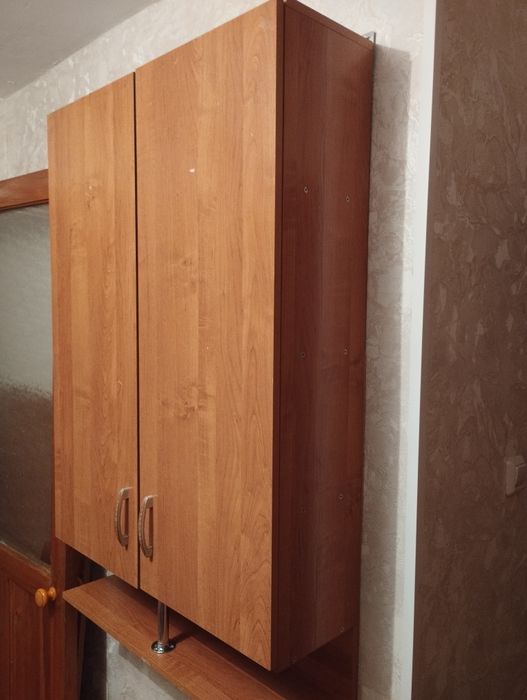 Стол с пятью стульями , Шкаф деревянный