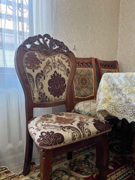 Стол со стульями