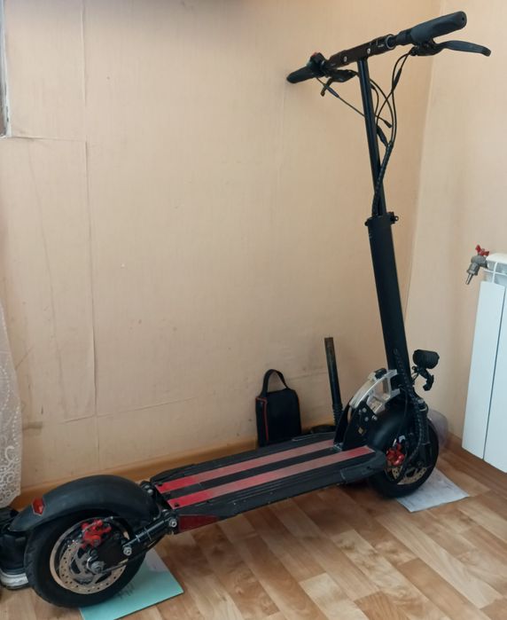 Электросамокат мощный.