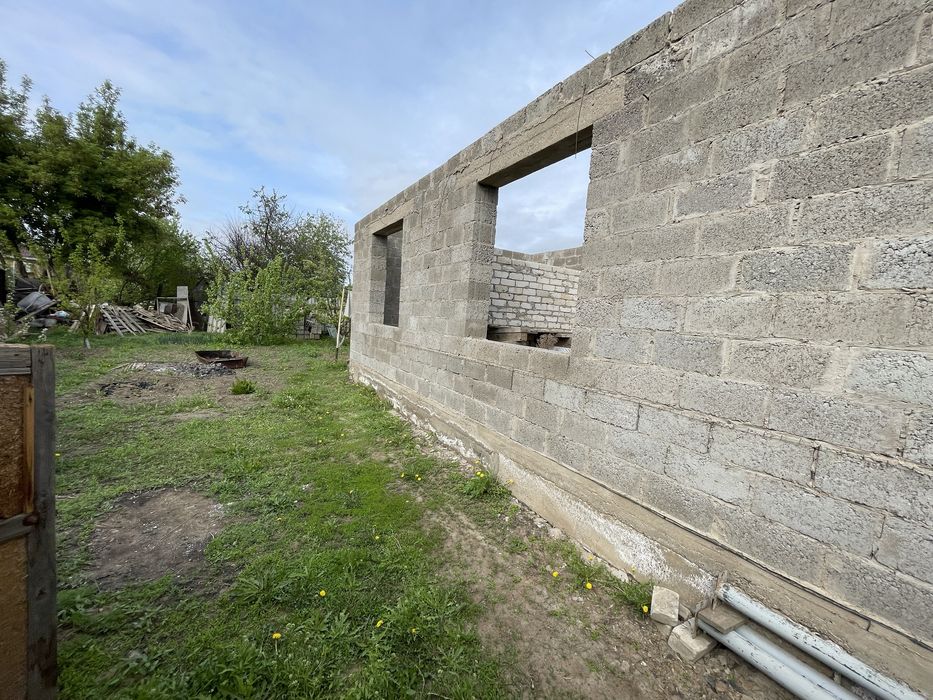 Продам 7 соток в городе — дом + недострой под ваши идеи