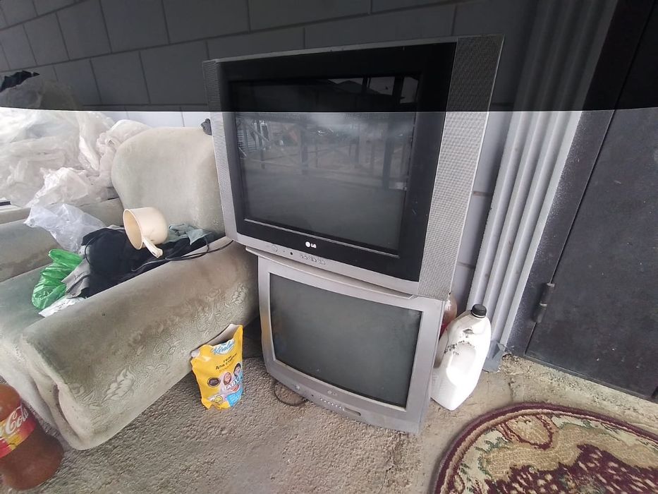 Электроника Телевизор 2 шт по 10000 тенге