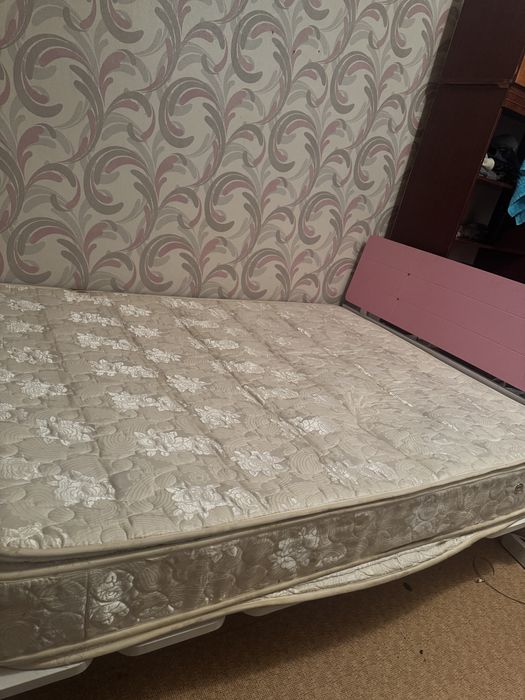 Кровать для спальни