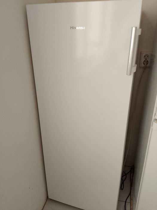 Продам морозильник Hisense