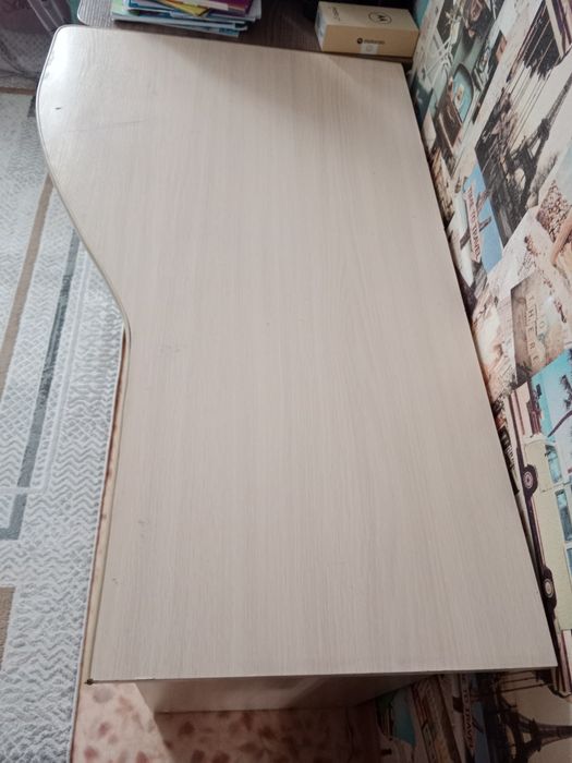 Продам письменный столик.