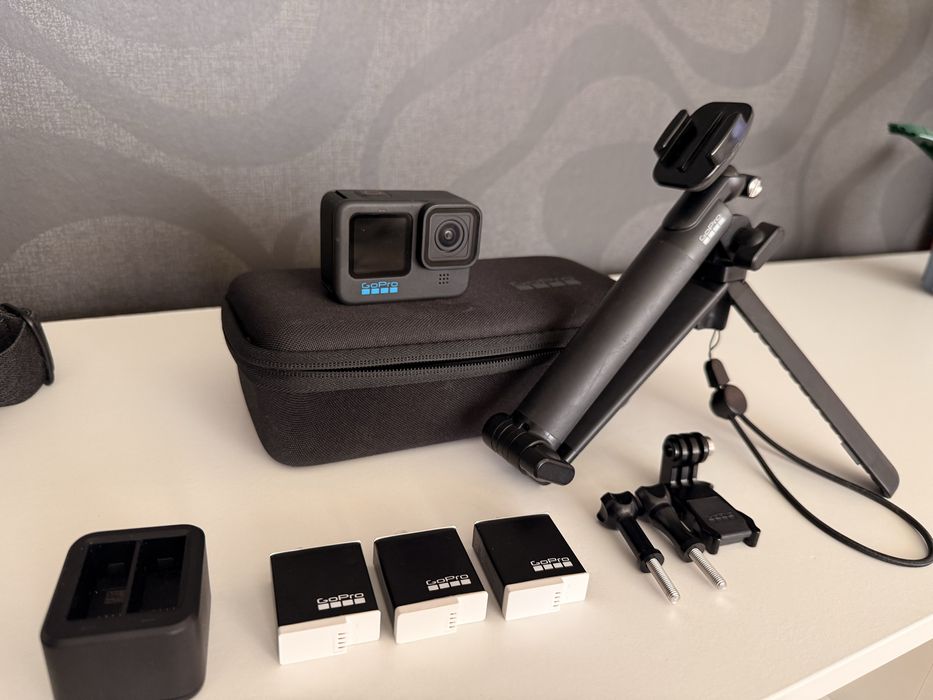 GoPro Hero 11 Black + 3 baterii + accesorii